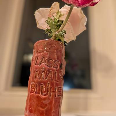 Handgefertigte Tonvase mit Spruch 'Lass mal blühen' – ca. 16 cm, wasserdicht, Unikat