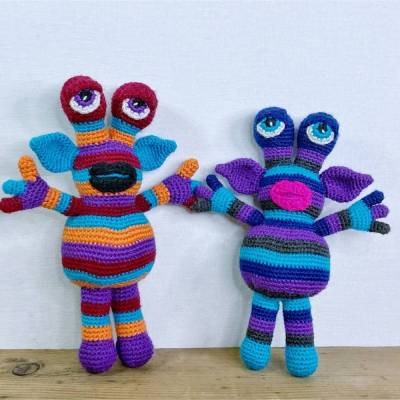 Monster Karl(a) - Häkelanleitung für ein lustiges, buntes Kuschelmonster mit goßen Augen