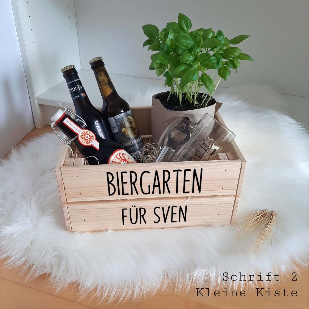 Personalisierte Biergarten & Kräutergarten Kiste – DIY Geschenk für Muttertag & Vatertag mit Namen, Aufkleber & Holzkiste