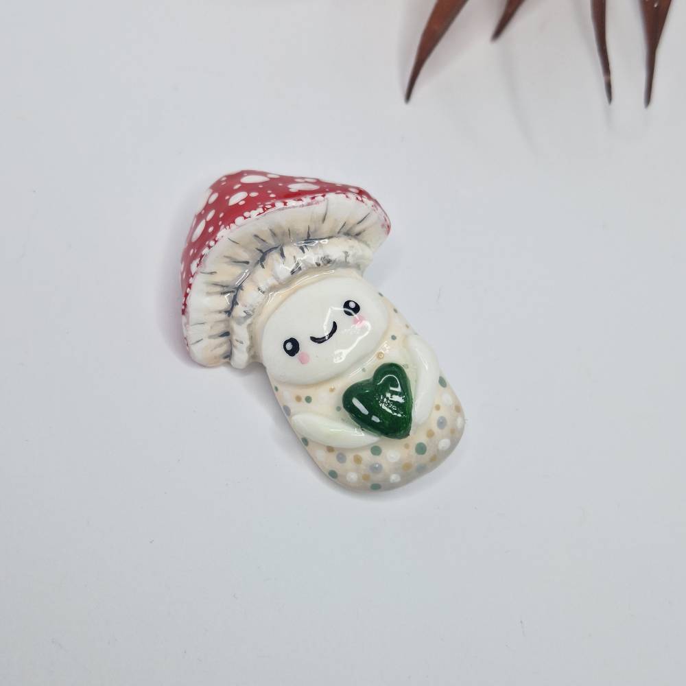 Glückspilz Brosche – Süßer Waldgeist, handgemachtes Geschenk für Naturliebhaber Bild 4