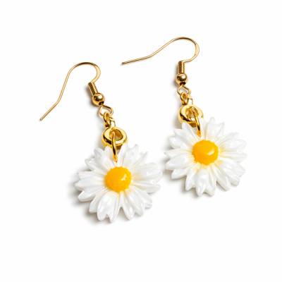 Blüten-Ohrringe Gänseblümchen aus Harz | 925 Silber vergoldet | Goldfarbene Details | Unikat | 4,5 cm
