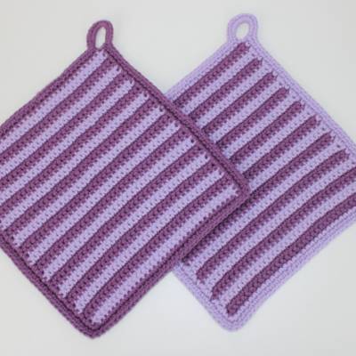 Gehäkeltes Topflappen-Set – praktisch & schön zugleich / Längsstreifen flieder / lila