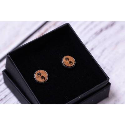 Holzohrstecker Pfötchen – Handgemachte Ohrstecker aus Eichenholz für Tierliebhaber