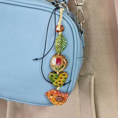 Handgefertigter Taschenanhänger Vogel und Blume – Natur-Design Unikat