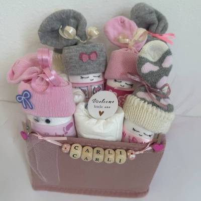 Personalisierte Windeltorte in rosa für Mädchen, mit Windelbabys, süsses Babygeschenk