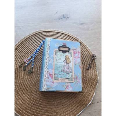 Alice im Wunderland inspiriertes Junk Journal