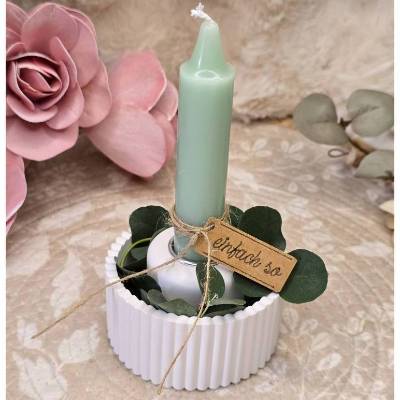 Geriffelte Raysin Schale mit Kerze, Eukalyptus & Anhänger – Handgemachtes Geschenk "einfach so"