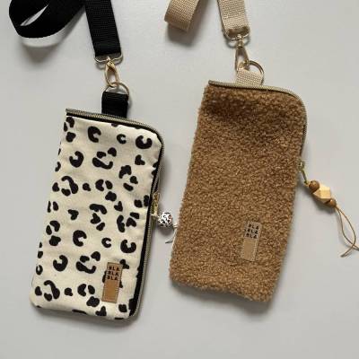 Versandfertig! Handytasche BLABLA in 2 Varianten – zimtblüte Crossbag im Streetstyle