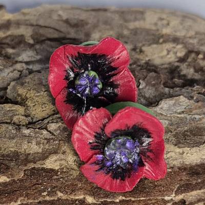 Rote Mohnblumen aus Polymerton, auffällige Blumenohringe mit Edelstahl Ohrstecker