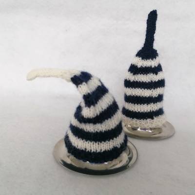 Gestrickte Eierwärmer 2er Set – Lustige Zipfelmützen aus Sockenwolle