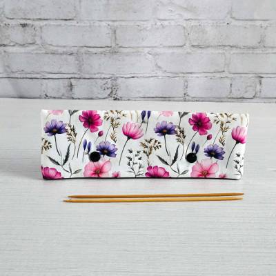 Nadelgarage 20 cm Wildblumen – Handgenähte Nadelaufbewahrung aus Baumwolle für Stricknadeln