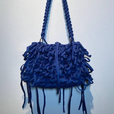 Boho Fransentasche Kobaltblau gehäkelt – Festival Bag & Crossbody Tasche aus nachhaltigem Textilgarn |  Boho-Line Unikat