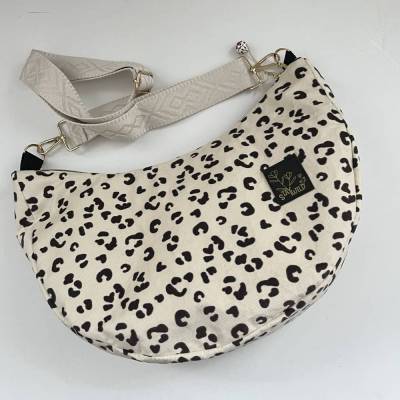 STAY WILD MOONBAG Crossbag aus Babycord im Animalprint – 3 Größen & Wechselgurt von zimtbl&u