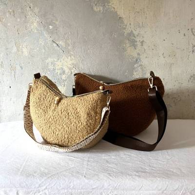 VERSANDFERTIG! BOUCLE MOONBAG in 2 Farbvarianten – Zimtblüte Crossbag Bananentasche