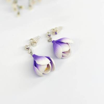 Krokus Ohrstecker aus Polymer Clay mit Sterlingsilber, kleine lila Frühlingsblumen