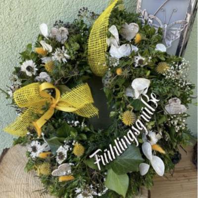 Türkranz Frühlingskranz frischer Kranz gelbtöne Naturkranz