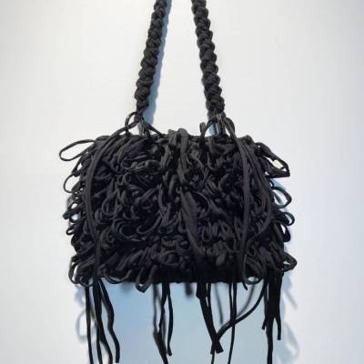 Boho Fransentasche Schwarz gehäkelt – Handgemachte Festival Bag & Crossbody Unikat aus Textilgarn