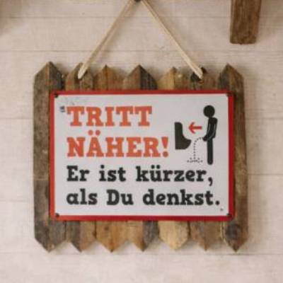 Blechschild auf Altholz - Spruchschild Dekoration Badezimmer & Gäste WC - Witzige Dekoration für die Wand 35 x 25 cm