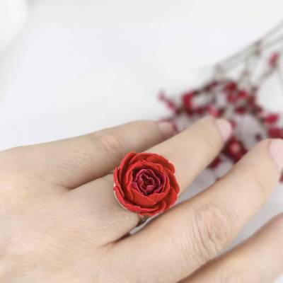Roter Pfingstrosen-Ring aus Polymer Clay, verstellbarer roter Blumen-Cocktailring