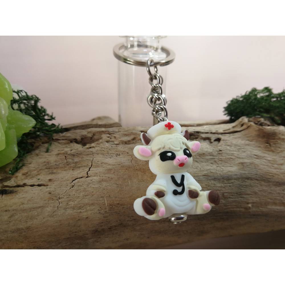 Krankenschwester Schlüsselanhänger 3D Kuh aus Silikon – personalisierbar & Geschenkidee für Pflegekräfte Bild 1