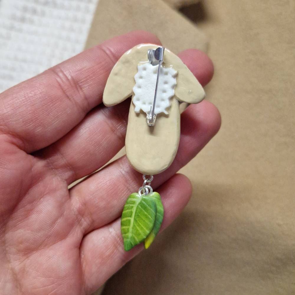Einzigartige Waldpilz-Brosche handgefertigt – Glänzender Naturgeist aus Polymer Clay und UV-Harz Bild 2