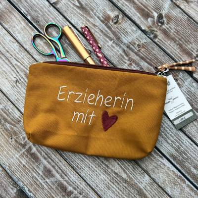 Erzieherin mit Herz Federmäppchen senf als Abschiedsgeschenk