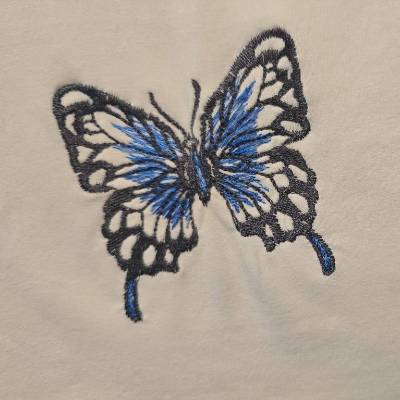 Freebie Butterfly Stickdatei  – 10 x 10 Rahmen – Insekten Stickerei für deine Stickmaschine