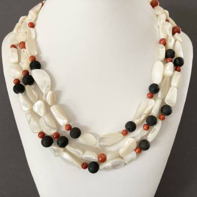 Perlmutt Kette drei Stränge mit Lava und Koralle, Perlmuttkette, Schaumkoralle, schwarze Lava, Geschenk Frau