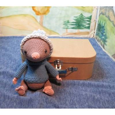 Handgehäkeltes Amigurumi Maulwurf mit Mütze – Einzigartiges Kuscheltier aus Baumwolle