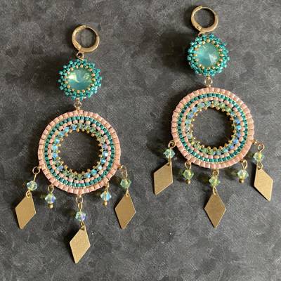 Karibik-Feeling für die Ohren: Statement-Ohrringe in Lachs & Türkis
