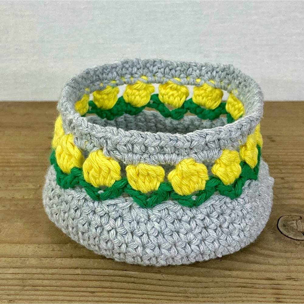 Kleines Tulpenkörbchen - kostenlose Häkelanleitung für ein kleines Körbchen zum bepflanzen /als Geschenkkörbchen Bild 6