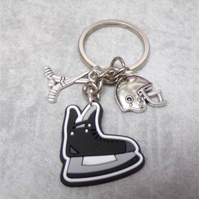 Personalisierbarer Eishockey Schlüsselanhänger – Schlittschuh & Helm als Geschenkidee