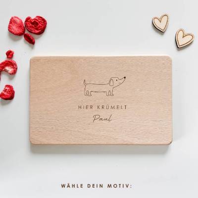 Personalisiertes Frühstücksbrett für Kinder aus Buche – „Hier krümelt …“ mit Name & Tiermotiv