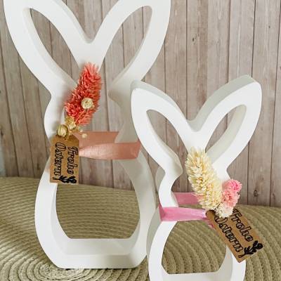 Süße Osterdekoration mit Trockenblumen als Geschenk oder Mitbringsel