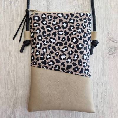Handytasche zum Umhängen Leo – Crossbody Umhängetasche aus Baumwolle & Kunstleder, personalisierbar