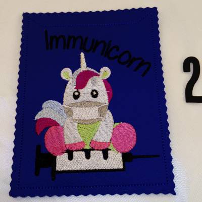Einhorn Immunicorn   Individuelle Impfpasshülle aus besticktem Kunstleder – Handmade  12 x 1