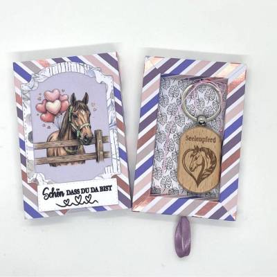 Seelenpferd Schlüsselanhänger aus Holz – Geschenk für Pferdeliebhaber mit Geschenkbox