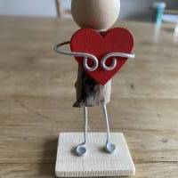 Figur mit Herz, Geschenk für liebe Freunde, kleines Mitbringsel, Holzfiguren