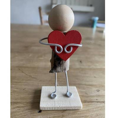 Figur mit Herz, Geschenk für liebe Freunde, kleines Mitbringsel, Holzfiguren