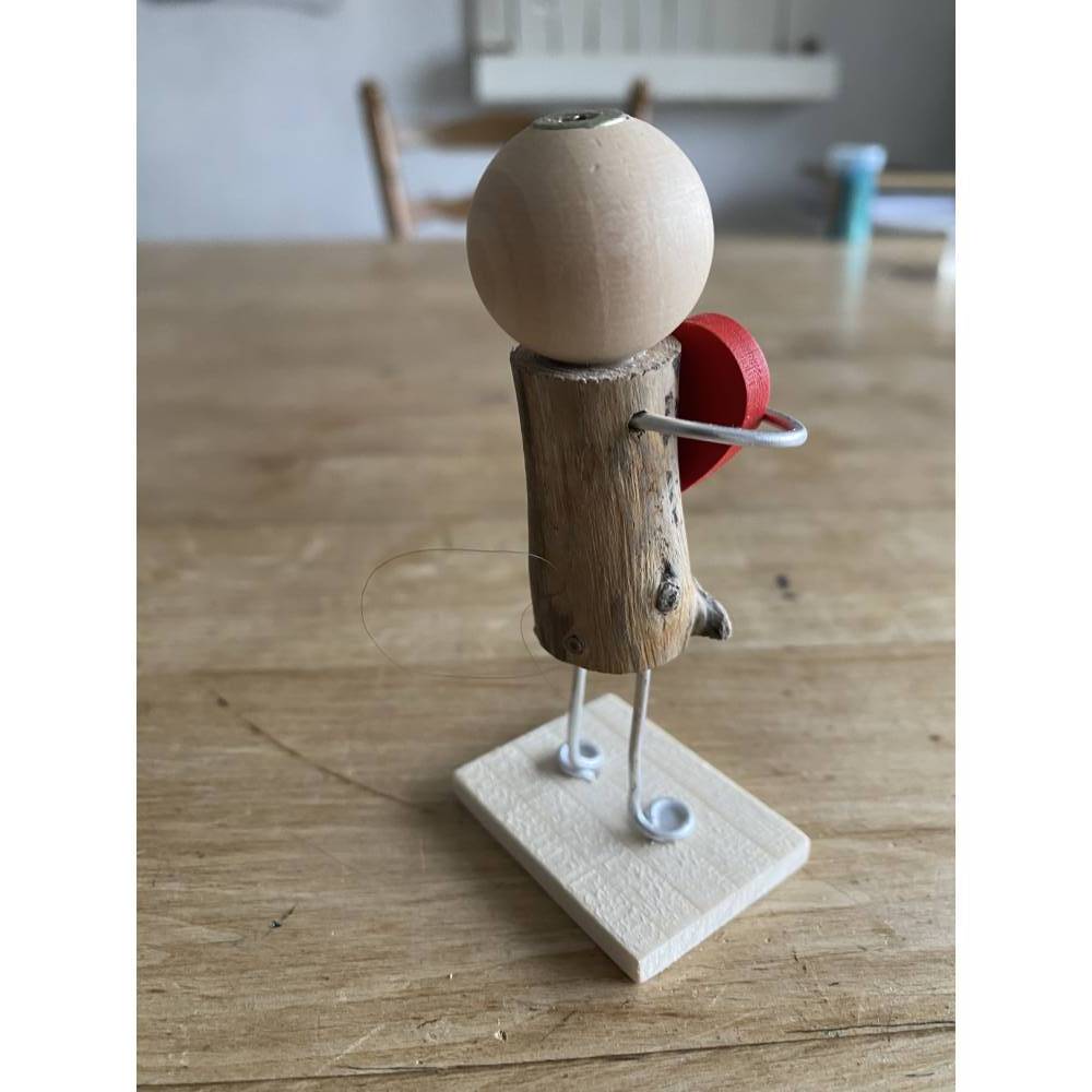 Figur mit Herz, Geschenk für liebe Freunde, kleines Mitbringsel, Holzfiguren Bild 3