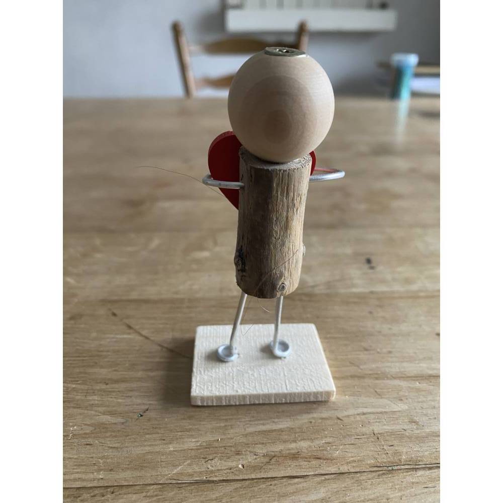 Figur mit Herz, Geschenk für liebe Freunde, kleines Mitbringsel, Holzfiguren Bild 4