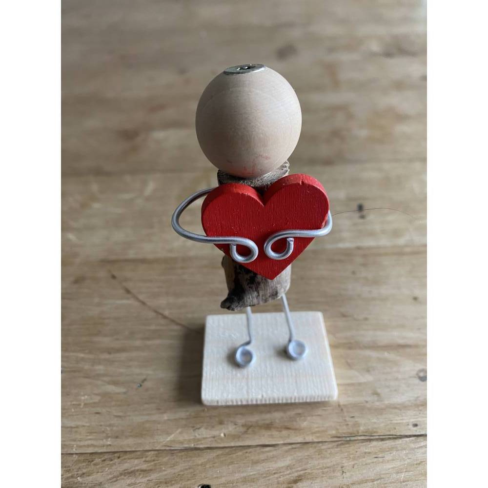 Figur mit Herz, Geschenk für liebe Freunde, kleines Mitbringsel, Holzfiguren Bild 7