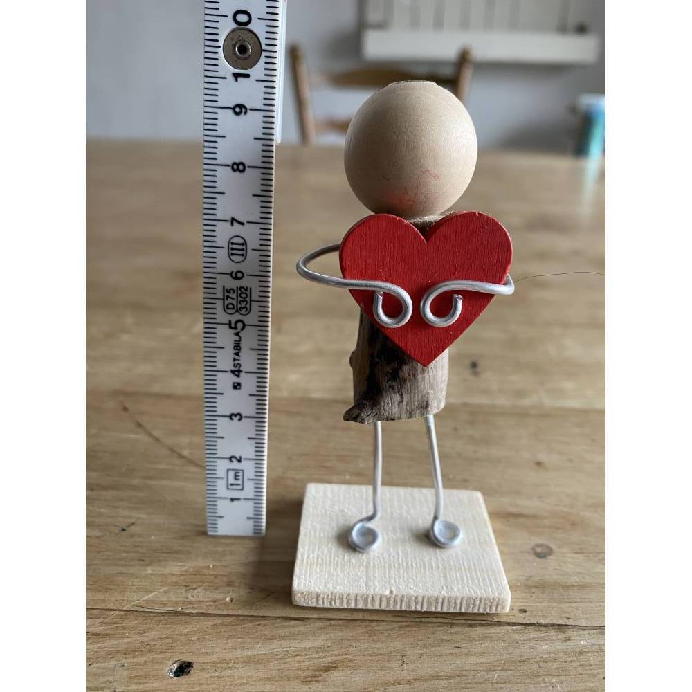 Figur mit Herz, Geschenk für liebe Freunde, kleines Mitbringsel, Holzfiguren Bild 8