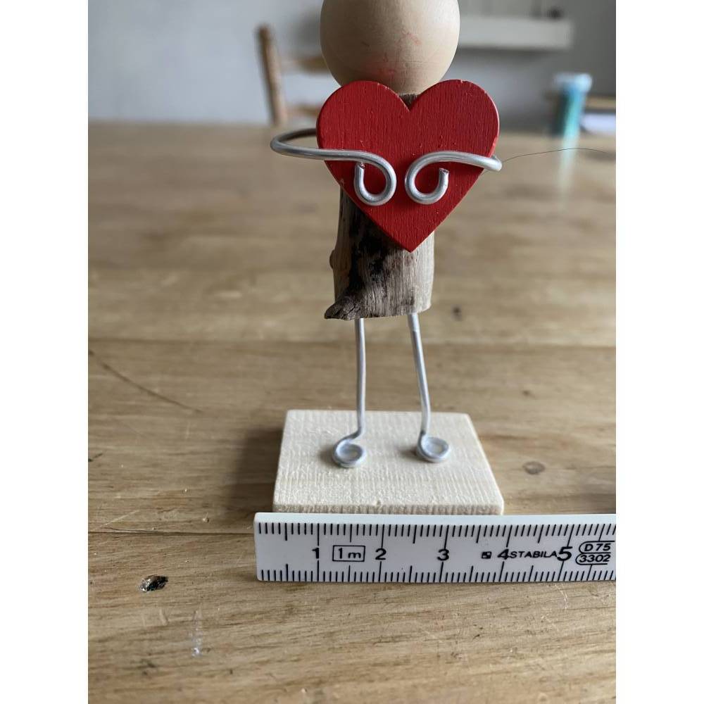 Figur mit Herz, Geschenk für liebe Freunde, kleines Mitbringsel, Holzfiguren Bild 9