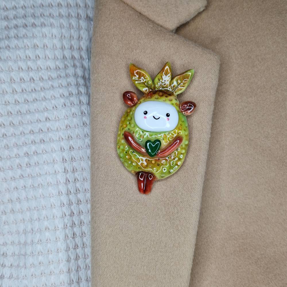 Handgefertigte Naturgeist-Brosche aus Polymer Clay & UV-Harz – Unikat, Geschenkidee aus Mannheim Bild 3