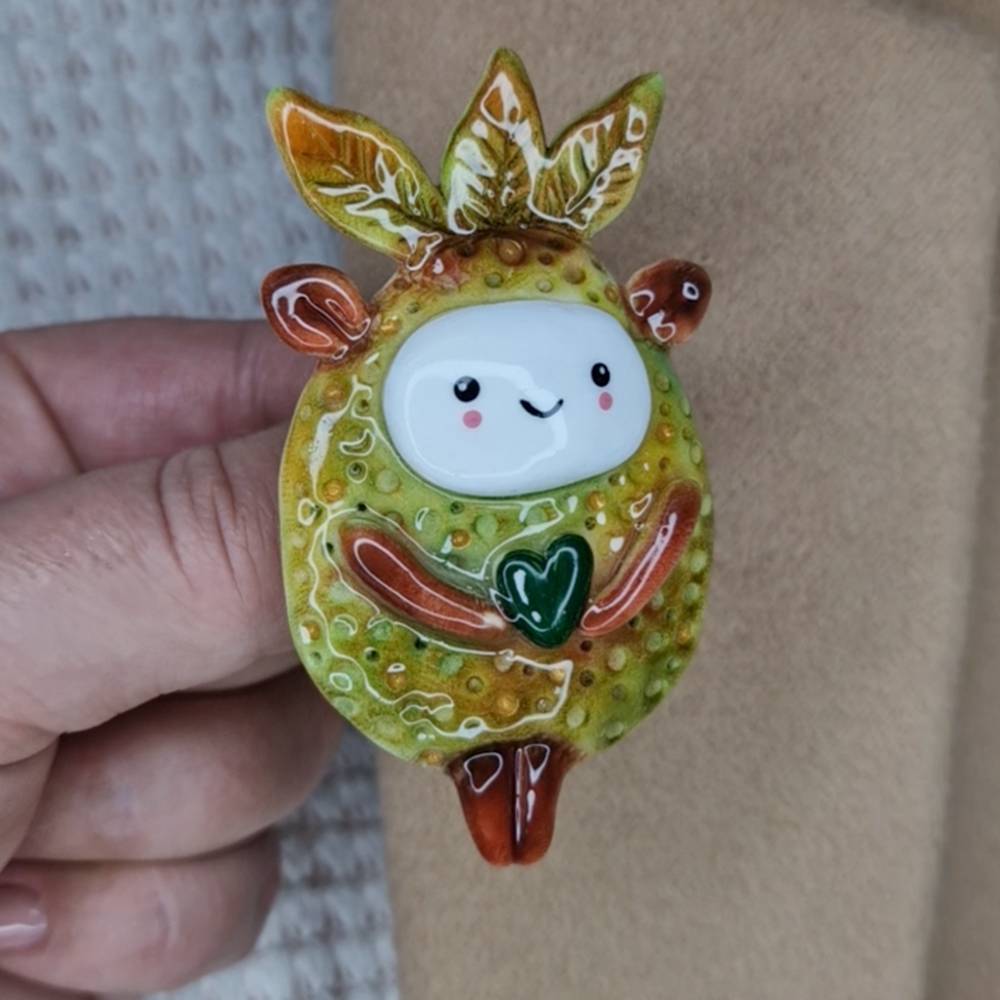 Handgefertigte Naturgeist-Brosche aus Polymer Clay & UV-Harz – Unikat, Geschenkidee aus Mannheim Bild 4