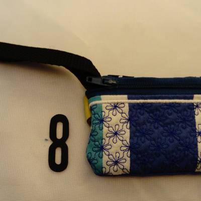 Schlüsseltasche Unikat Retro Blume bestickt – Reißverschlusstasche & Minibörse aus Baumwolle Upcycling