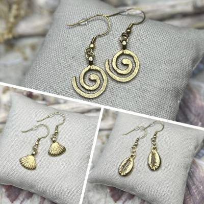 „Beach Beauty“ - Einzigartige Ohrringe aus Messing mit Muschel oder Spirale