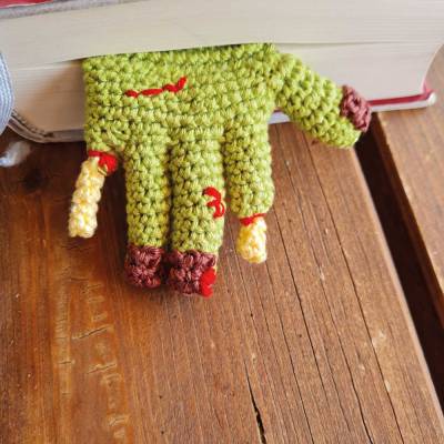 Zombiehand Lesezeichen - Freebie Häkelanleitung