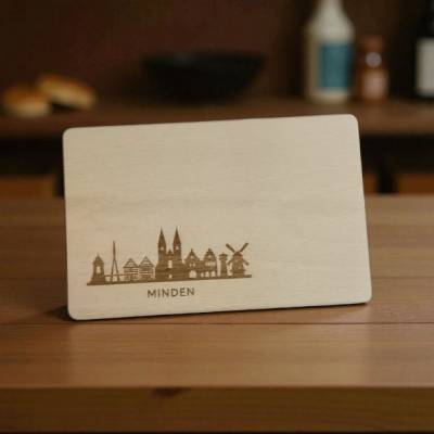 Frühstücksbrett mit der Skyline einer deutschen Großstadt